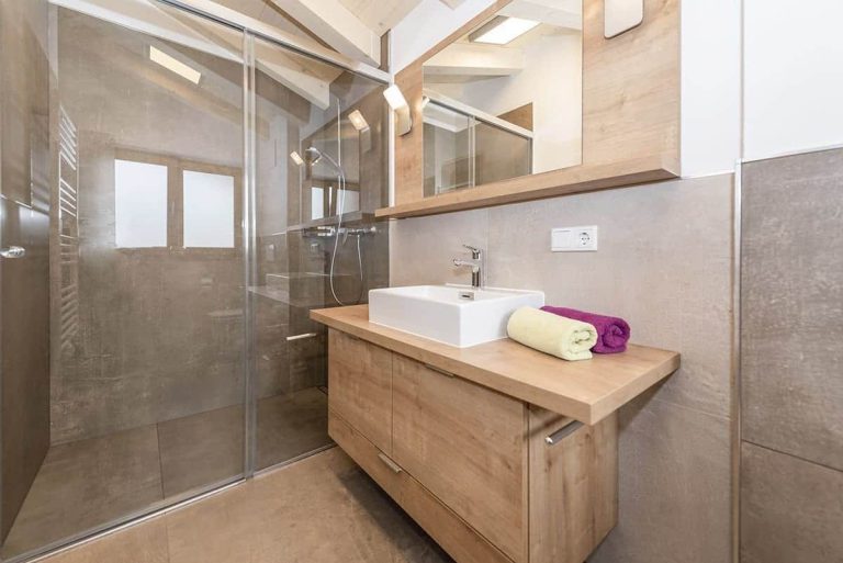 Modern Bathroom at Pension Niederreiter Maria Alm with a Large Shower and Towels