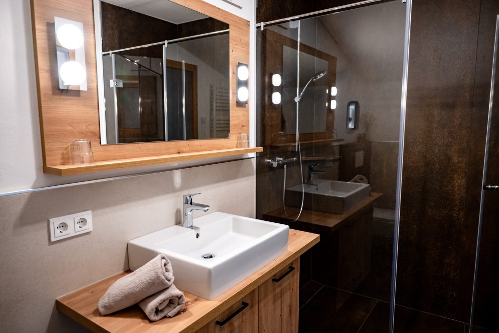 Cozy Room with Double Bed, Wooden Furniture, and Balcony View of the Mountains in Maria Alm